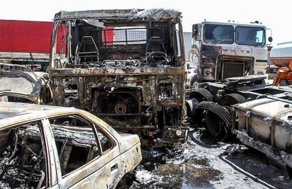 آتش سوزی در پارکینگ عمومی 24 خودرو را دچار حریق کرد