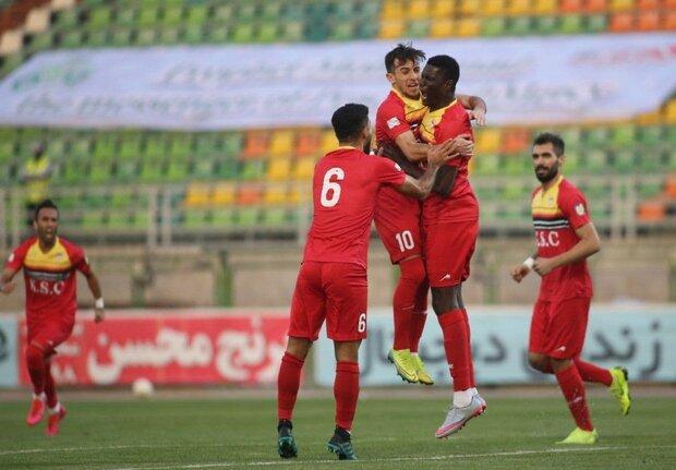 تساوی عجیب فولاد مقابل ذوب آهن با پنالتی دقیقه 7 90 تساوی عجیب فولاد مقابل ذوب آهن با پنالتی دقیقه 7