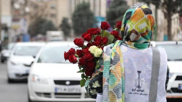 خبرنگاران سازمان فرهنگی شهرداری کرج تمثال شهدا و گل اهدا خبرنگاران سازمان فرهنگی شهرداری کرج تمثال شهدا و گل اهدا کرد